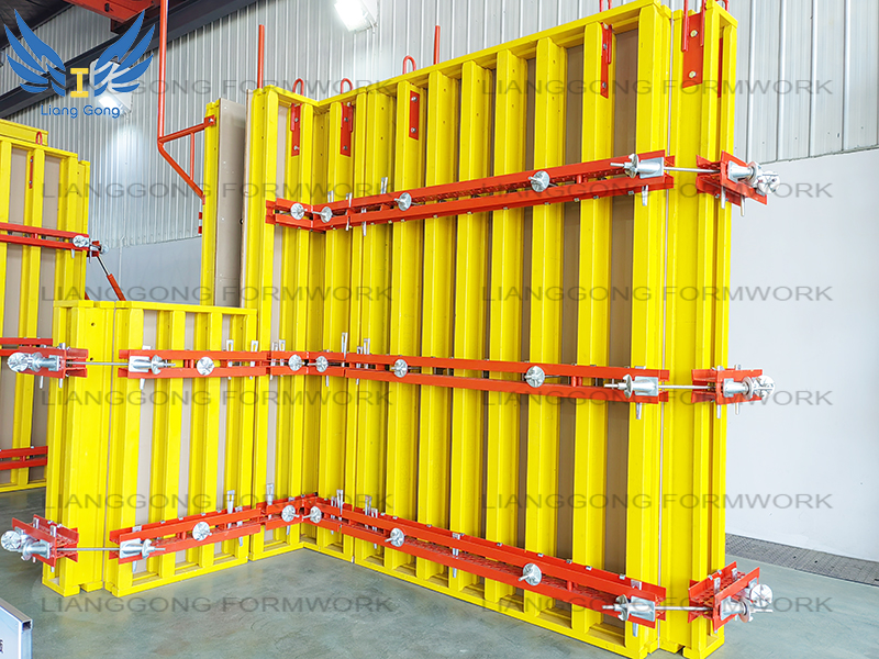 Berapa tebal bekisting baja?