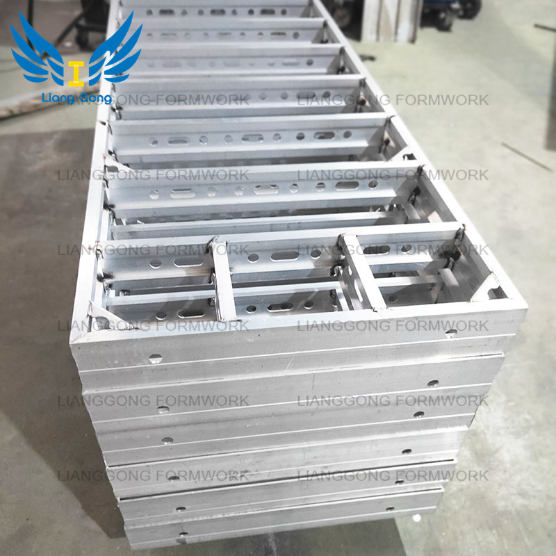 Bekisting Rangka Aluminium Ringan Untuk Teknik Sipil