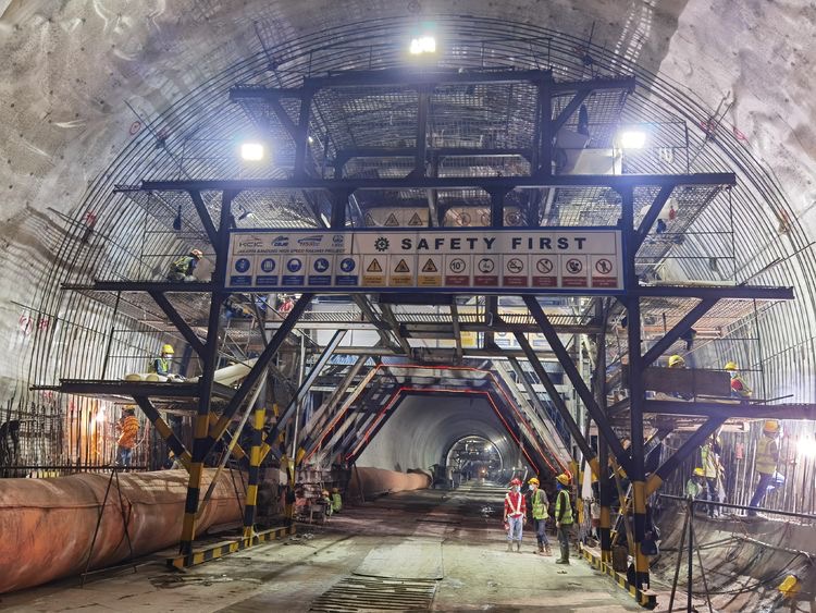 Bekisting Yancheng Lianggong: Kisah Nyata di Railway Kecepatan Tinggi Yawan di bawah Sabuk dan Jalan